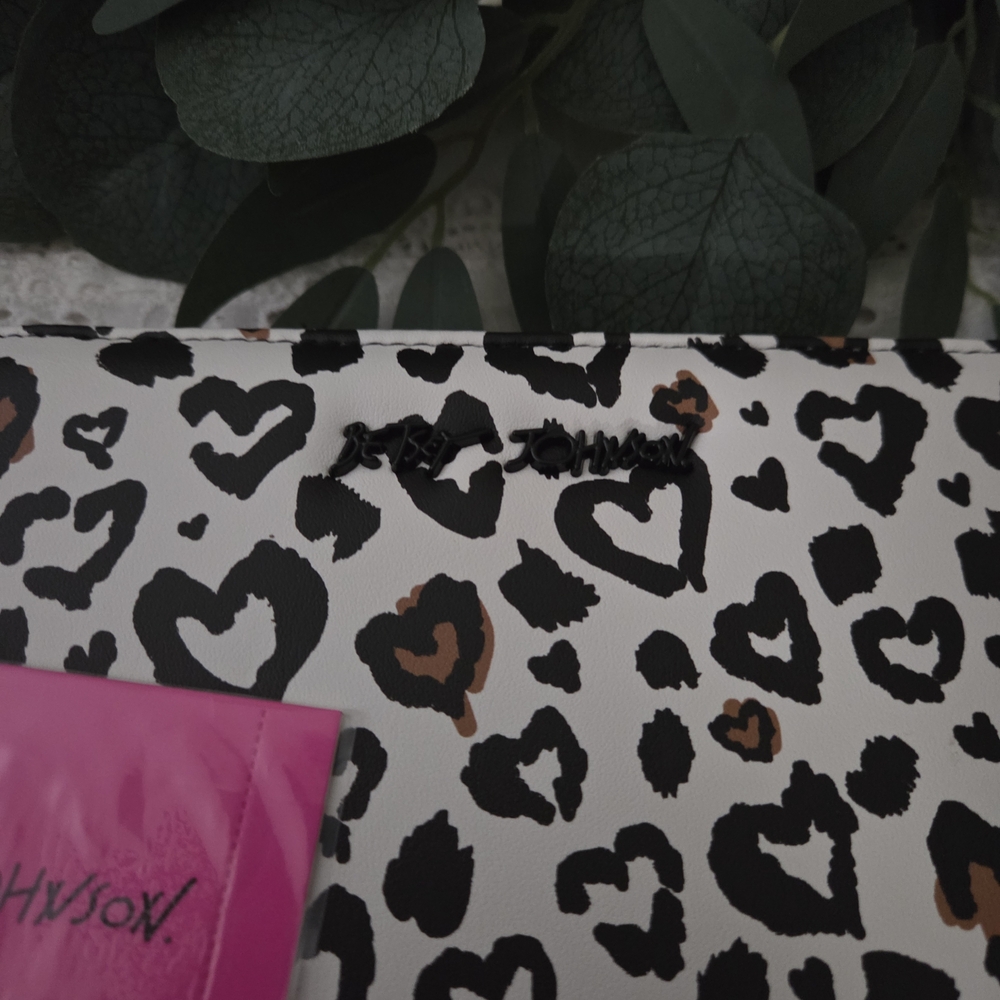 Betsey Johnson Black and White Heart Print Wallet - Picture 5 of 6